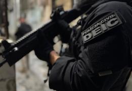 A ação da Polícia Civil apura crimes de extorsão, falsidade ideológica e lavagem de dinheiro praticados por empresário