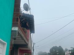 Armas de fogo, drogas e 155 mil em espécie foram apreendidos nas residências dos alvos.