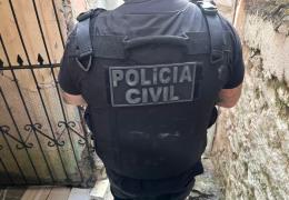 Homem é preso pela Polícia Civil após manter a companheira em cárcere privado em Porto Seguro