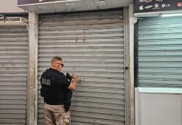 O investigado atuava com procedimentos de desbloqueio (“reset”) e revenda de aparelhos furtados, além de ser receptador dentro da estrutura criminosa