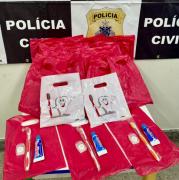 Os interessados em contribuir podem entregar as doações diretamente na sede da Deam, que está localizada no bairro Jomafa