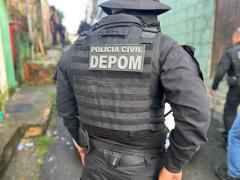 Durante a ação, a equipe da Polícia Civil também apreendeu quatro facas tipo serra e um alicate, ferramentas utilizadas para o corte e a retirada do material furtado