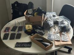 Doze mandados judiciais foram cumpridos, além de celulares, motocicletas e peças veiculares apreendidas na ação