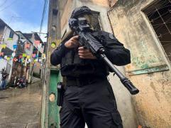 Pistola, espingarda, carregadores e munições foram apreendidos após confronto próximo à barragem de Pedra do Cavalo.