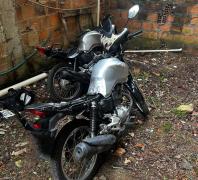 Foram apreendidas duas motocicletas e um carro na ação policial