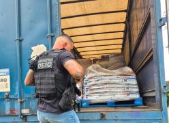 Dois homens armados interceptaram o veículo no bairro de Pirajá, que foi localizado horas depois