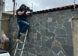 Mandados judiciais resultam na apreensão de cocaína, dinheiro, celulares e um veículo
