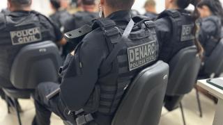 Operação coordenada pelo Denarc cumpre mandados judiciais contra integrantes do grupo de traficantes na Bahia e em mais quatro estados