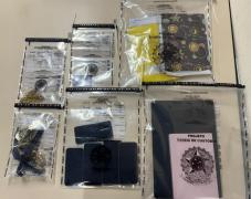 A ação apreendeu joias de ouro avaliadas em cerca de R$ 1 milhão, além de drogas, dinheiro, celulares e documentos.