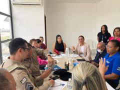 Foram discutidos novos protocolos e fluxos de atendimento para assegurar que a escuta de vítimas e testemunhas seja feita de forma humanizada e técnica, garantindo segurança e evitando a revitimização