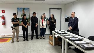 Foram cumpridos mandados de busca e apreensão em cinco municípios contra grupo empresarial do comércio varejista de armas e munições