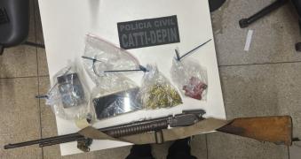 A ação integrada resultou no cumprimento de mandado de prisão e na apreensão de arma de fogo