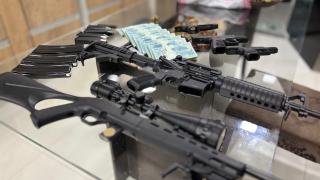Ação apreende armas, dinheiro e munições em ações simultâneas em sete cidades baianas e em Montes Claros, Itaipé e Goiânia