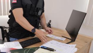 Ação apreende armas, dinheiro e munições em ações simultâneas em sete cidades baianas e em Montes Claros, Itaipé e Goiânia