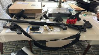 Na ação, dezenove mandados de busca foram cumpridos, além de prisões em cinco cidades e da desarticulação de um esquema interestadual de munições