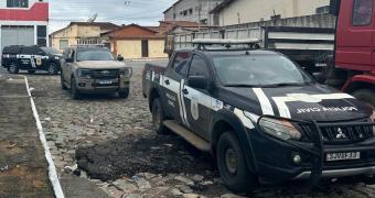 Uma ação conjunta da Polícia Civil e da Polícia Militar resultou em apreensões e no cumprimento de cinco mandados judiciais