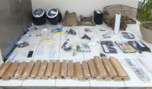 Uma ação conjunta da Polícia Civil e da Polícia Militar resultou em apreensões e no cumprimento de cinco mandados judiciais