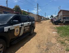 Diante do cerco montado pelas forças de segurança, os dois adolescentes apresentaram-se na unidade policial acompanhados de representantes legais