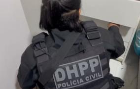 O ataque foi interrompido com a intervenção da mãe do autor; a vítima, com diversas lesões, foi socorrida para uma unidade de saúde