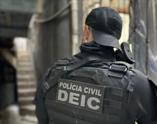 A ação da Polícia Civil também apreendeu veículos com restrição de furto, aparelhos eletrônicos e celulares de origem ilícita