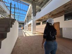 Engenheiros da Coordenação Executiva de Infraestrutura da Rede Física (Ceirf) acompanham a execução e fases da construção. 