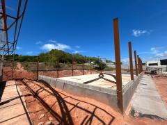 Engenheiros da Coordenação Executiva de Infraestrutura da Rede Física (Ceirf) acompanham a execução e fases da construção. 