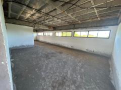 Engenheiros da Coordenação Executiva de Infraestrutura da Rede Física (Ceirf) acompanham a execução e fases da construção. 