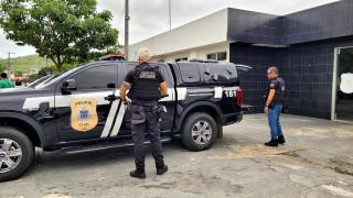 Ação cumpriu mandados judiciais, resultou na apreensão de veículos, imóveis, dinheiro e bens