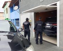 Ação cumpriu mandados judiciais, resultou na apreensão de veículos, imóveis, dinheiro e bens