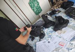 O homem é acusado de vender fotos de clientes, sem consentimento, para plataforma de conteúdo adulto na internet.