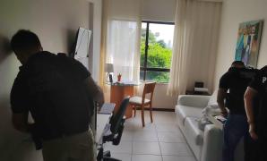 O homem é acusado de vender fotos de clientes, sem consentimento, para plataforma de conteúdo adulto na internet.