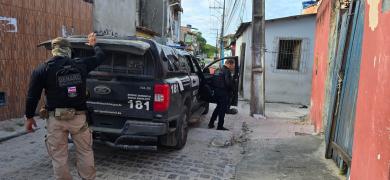 Foram encontradas porções de cocaína, crack e haxixe