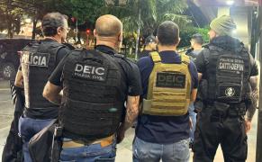 A ação conjunta das Polícias Civis da Bahia e de São Paulo resultou em prisões em Condeúba e Cotia, além da apreensão de armas e outros materiais ligados à organização criminosa