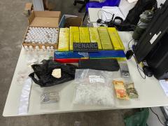A ação apreende mais de 7 kg de maconha, lança-perfume e porções de crack e cocaína