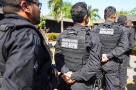 O investigado já possuía antecedentes por tráfico e foi localizado com cocaína e maconha em coletivo