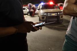 Uma equipe especializada atua em conjunto com os postos policiais, oferecendo apoio técnico e orientando as ações de rastreamento