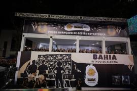 A placa foi entregue pelo delegado-geral André Viana em reconhecimento à valorização dos profissionais da segurança pública