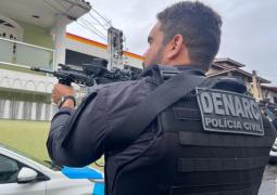 O homem possuía mandado de prisão por roubo e extorsão e estava escondido em imóvel, na capital, utilizado para o tráfico de drogas