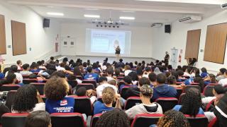 Temáticas relacionadas ao enfrentamento à violência de gênero foram abordadas em ambiente escolar e acadêmico