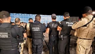 A ação policial é decorrente de investigações que apuram os crimes de homicídio e tentativa de homicídio ocorridos em janeiro de 2024 na cidade