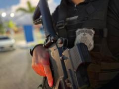 Ação integrada com a Polícia Militar resultou na apreensão de armas, celulares e outros materiais durante diligências
