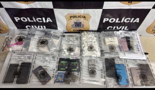 Ação da Polícia Civil resultou na apreensão de cocaína, maconha, celulares e materiais utilizados na comercialização de entorpecentes