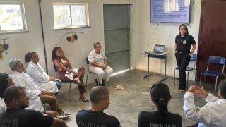 Cerca de vinte pessoas participaram dos debates relacionados à proteção e direitos alusivos ao mês da mulher