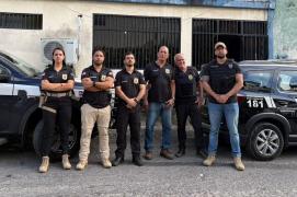 Na residência do homem, foram apreendidos dispositivos eletrônicos e materiais que aparecem em vídeos de abusos