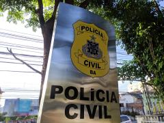 Uma granada foi encontrada no local, além de porções drogas e munições