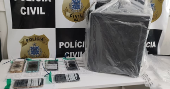 Mandados judiciais foram cumpridos, além de flagrante por tráfico de drogas e apreensão de materiais ligados às investigações