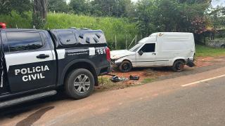 Uma mercadoria, que havia sido roubada horas antes por um grupo de homens armados, foi recuperada na zona rural do município