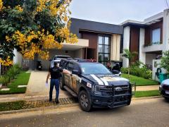 O grupo é investigado pela prática de roubo, desmanche, adulteração e comercialização de veículos e peças de origem ilícita