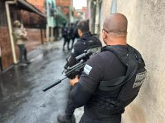 Com mandado de prisão expedido pela Justiça de SP, criminoso envolvido com porte ilegal de arma de fogo, roubo e resistência foi capturado em Jequié.