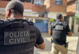 De acordo com a investigação, o homem efetuou disparos de arma de fogo contra Arutair Feitosa da Silva, de 37 anos